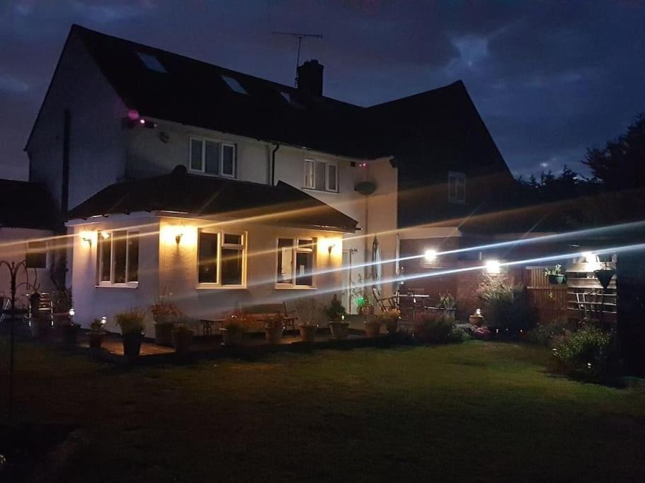 Specious 3Bed Property With Parking & Large Garden Aveley Luaran gambar