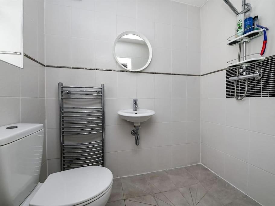 Specious 3Bed Property With Parking & Large Garden Aveley Luaran gambar