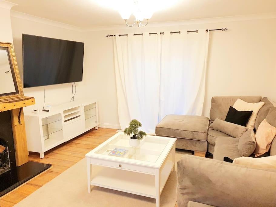 Specious 3Bed Property With Parking & Large Garden Aveley Luaran gambar