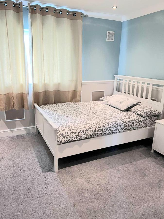 Specious 3Bed Property With Parking & Large Garden Aveley Luaran gambar