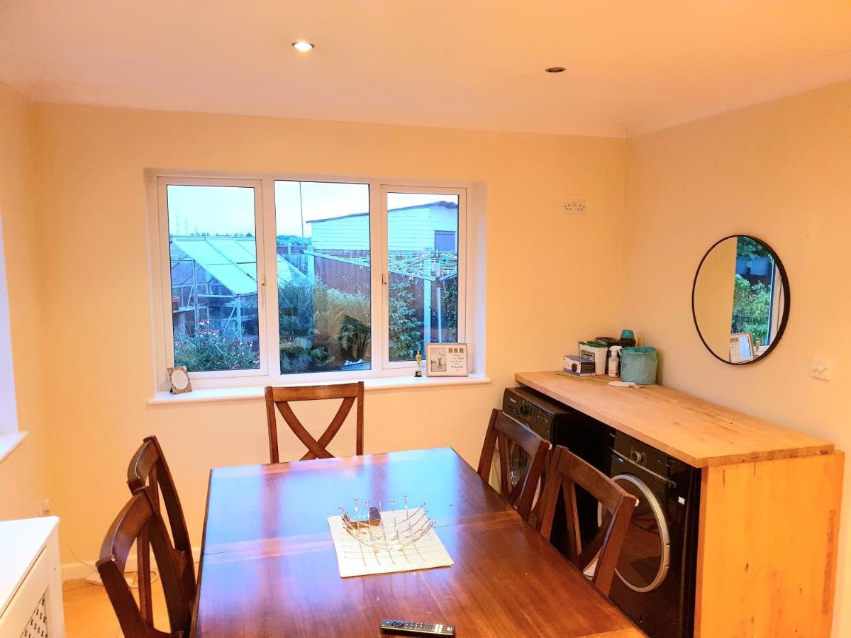 Specious 3Bed Property With Parking & Large Garden Aveley Luaran gambar