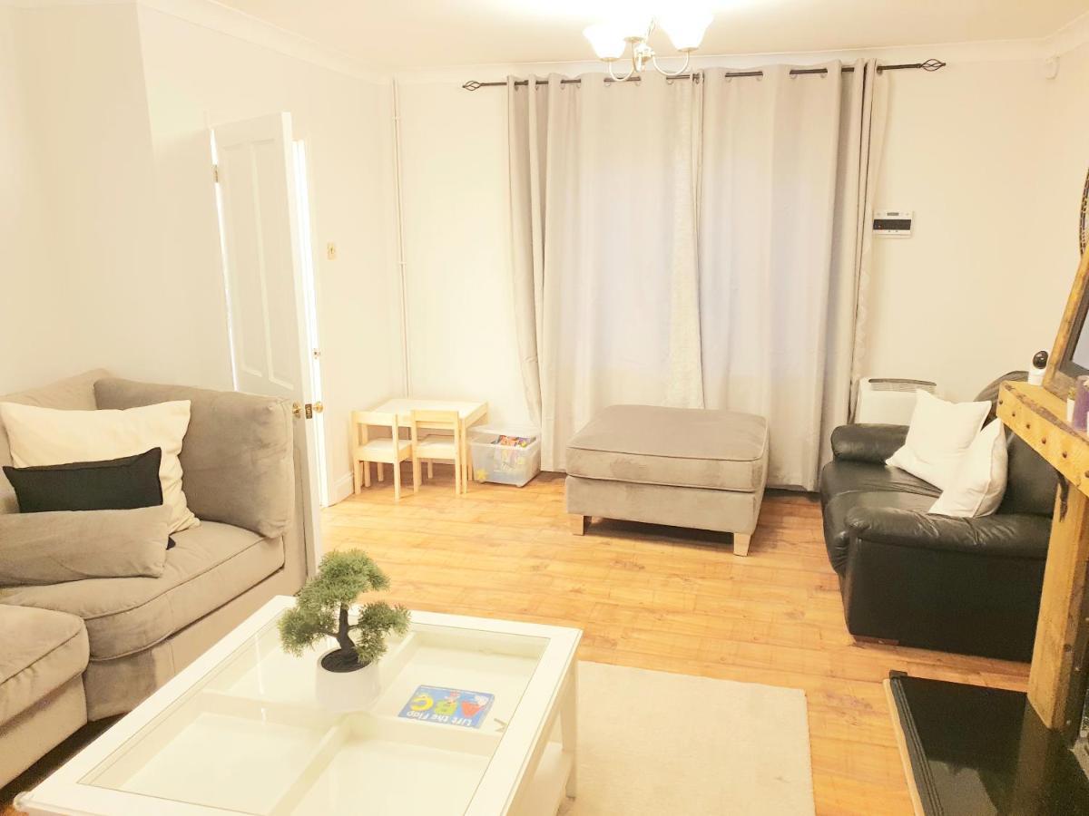 Specious 3Bed Property With Parking & Large Garden Aveley Luaran gambar